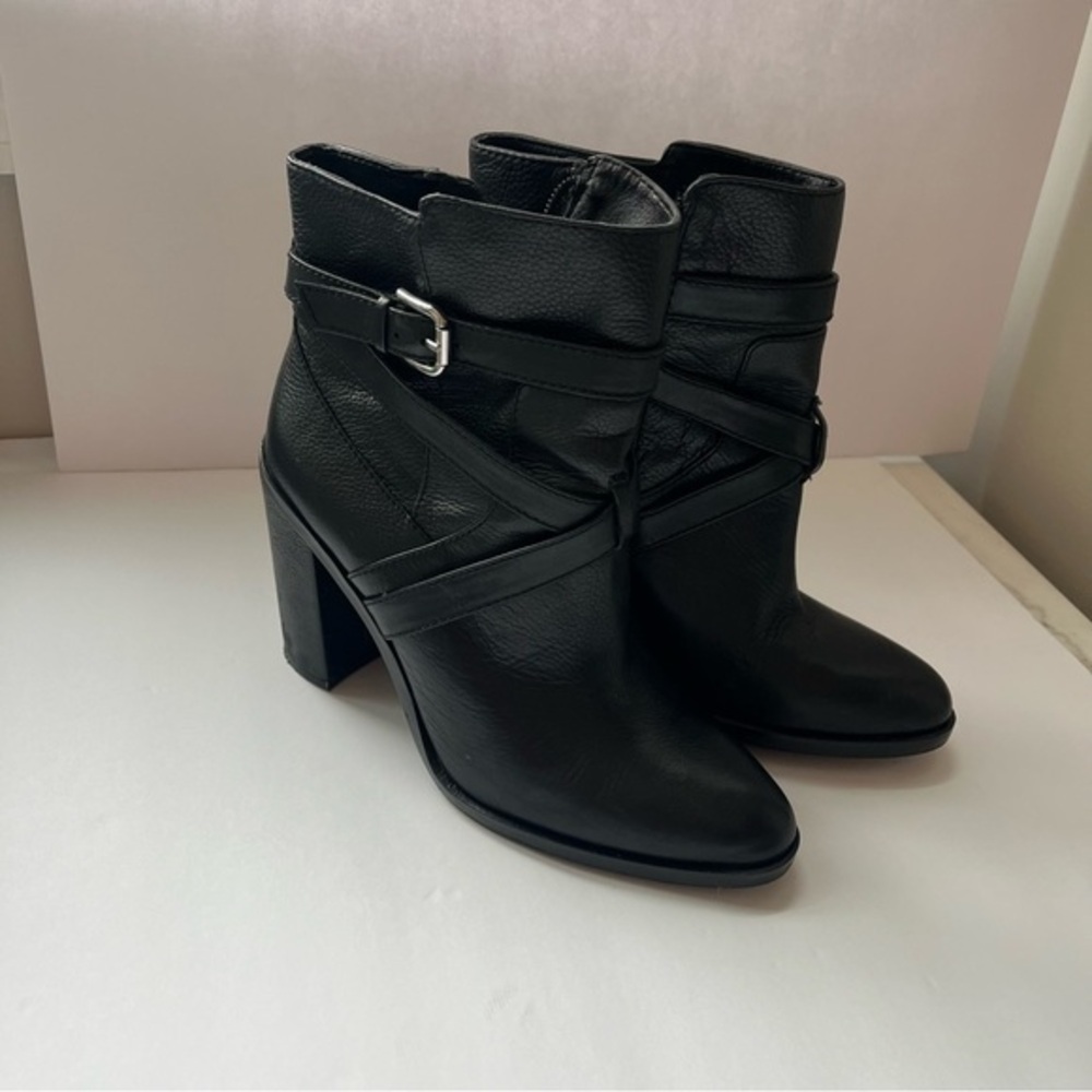 Vince Camuto Women’s 7.5 Black Ankle Boots Buckle Side Zipper